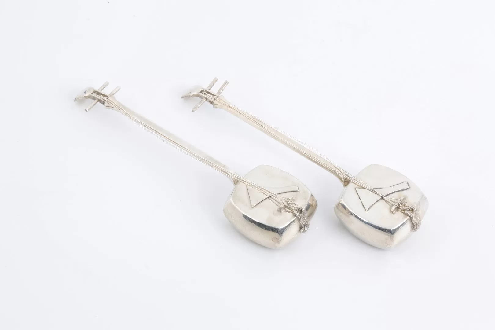 950 Silver Shamisen Salt & Pepper Shakers (36.38g.)