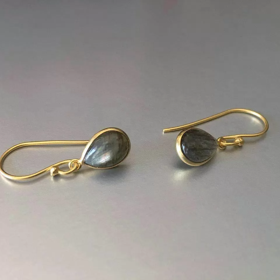 Agma Earrings With Labradorite