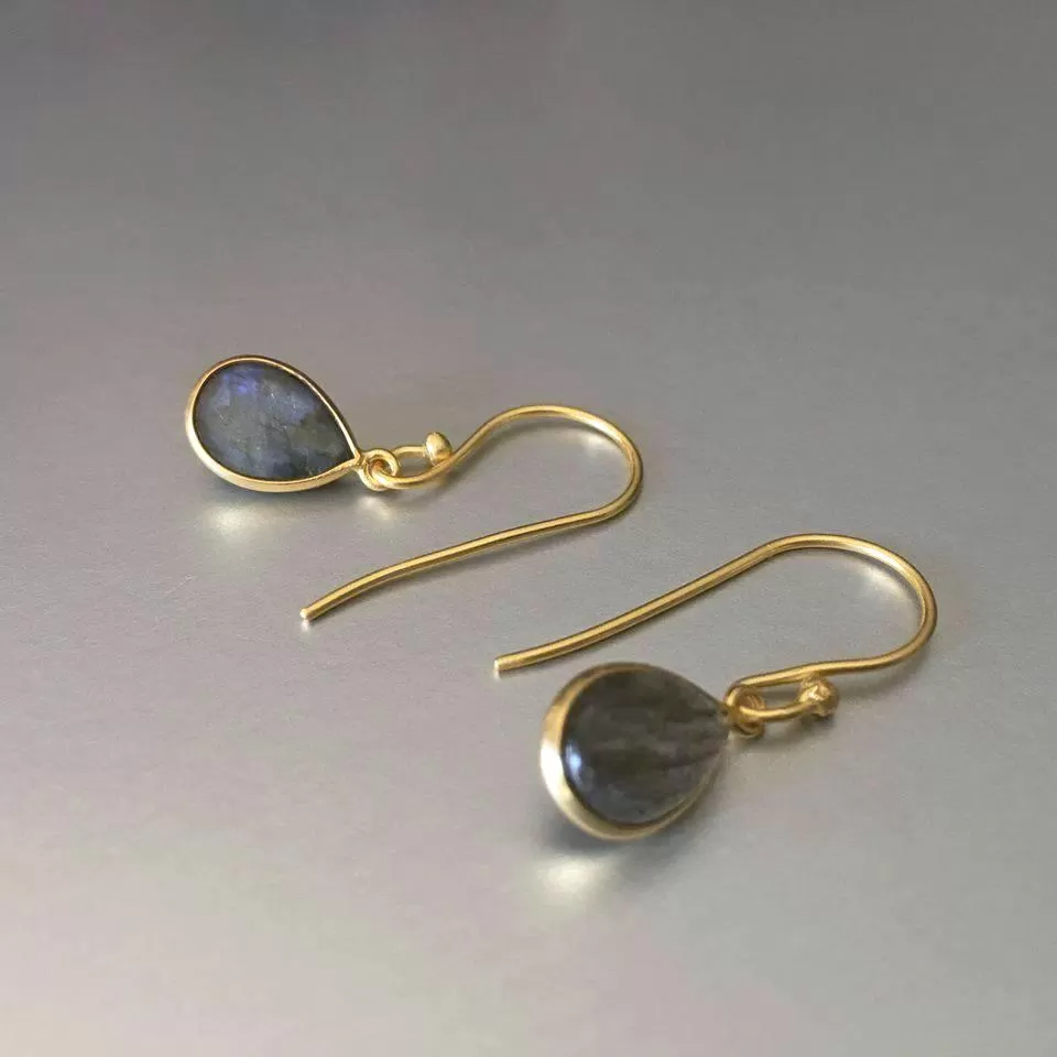 Agma Earrings With Labradorite