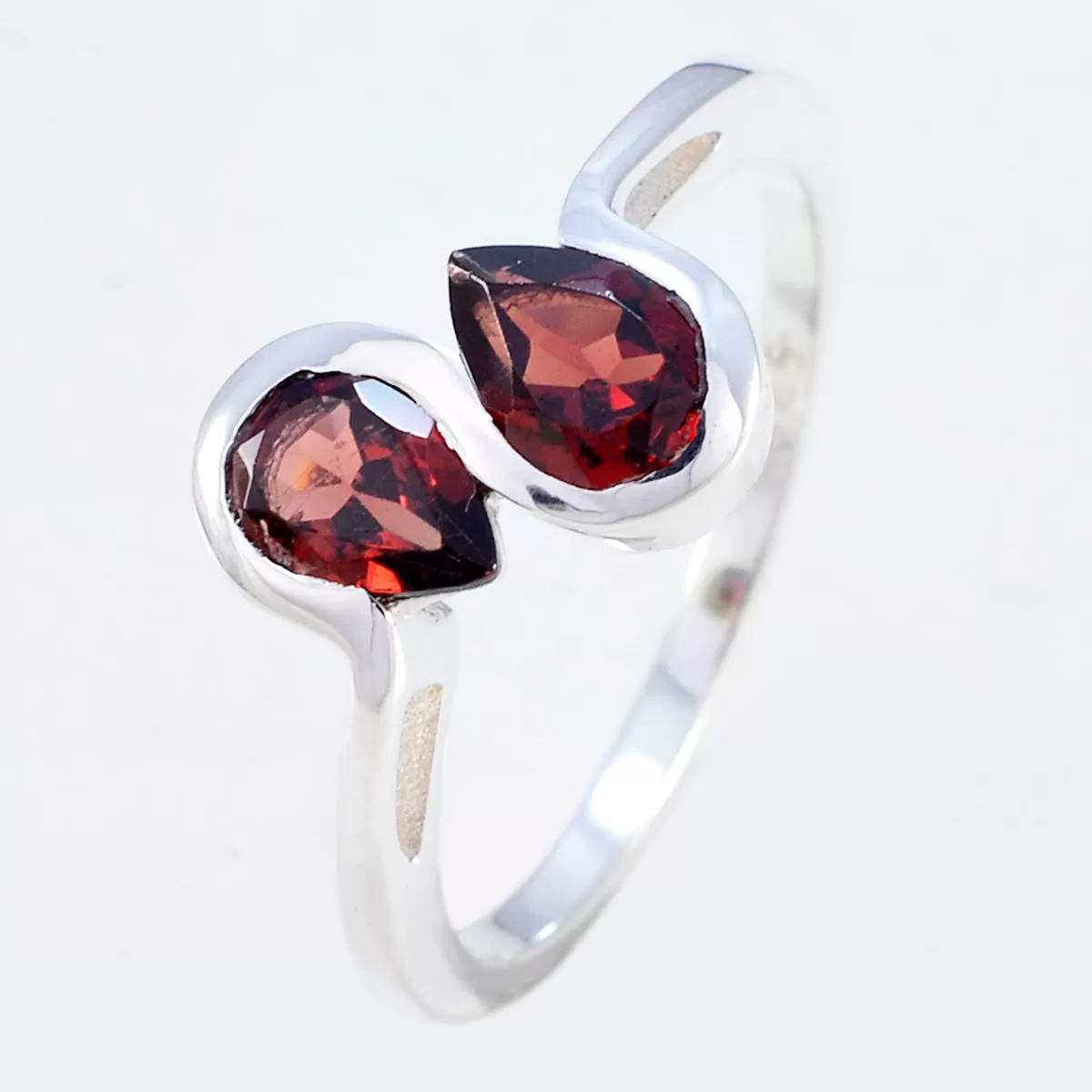 Bewitching Gemstone Garnet 925 Sterling Silver Ring Fine Jewelry