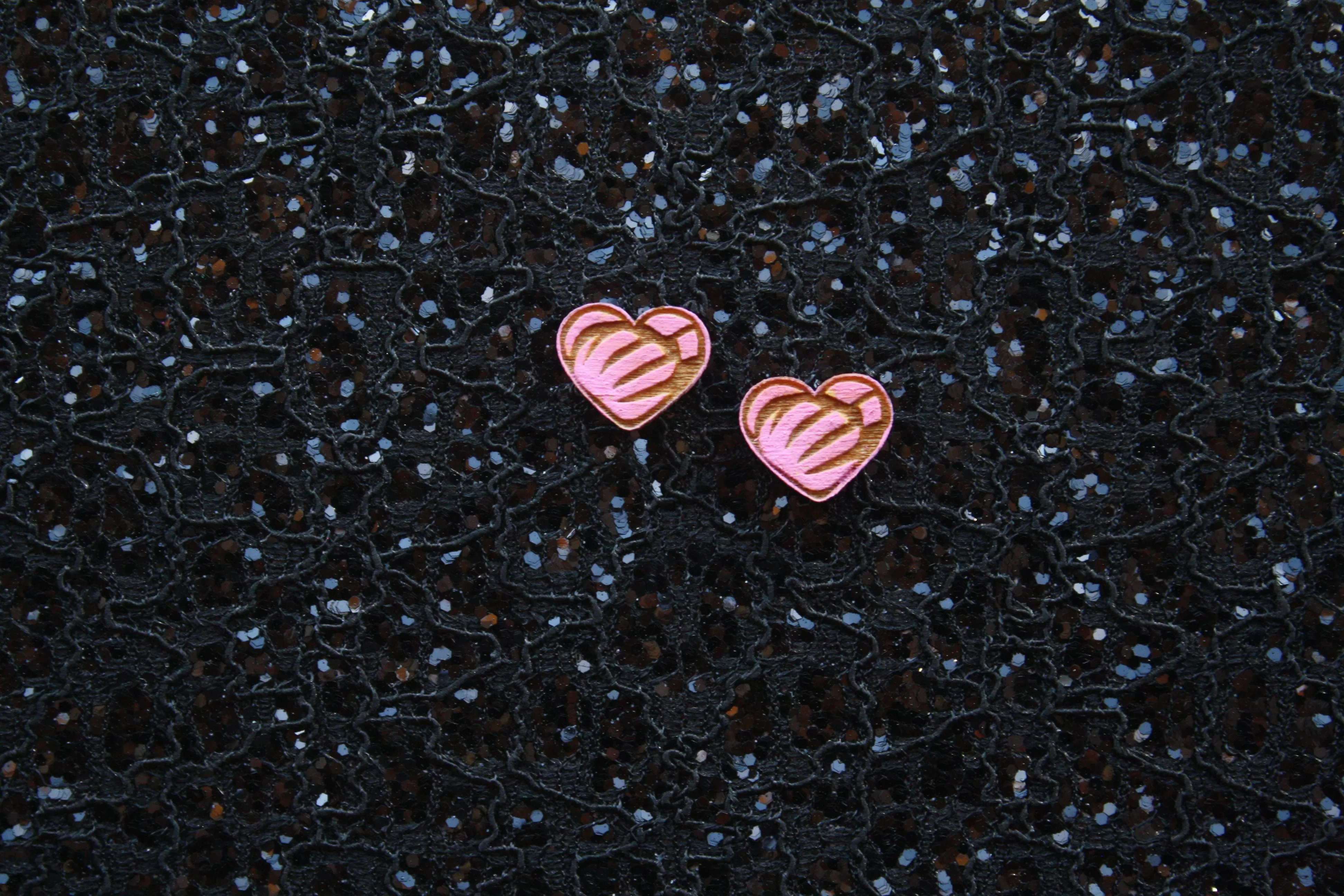 Concha Pan Dulce Heart Earrings